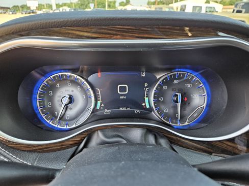 Used 2022 Chrysler Pacifica Limited FWD image 26