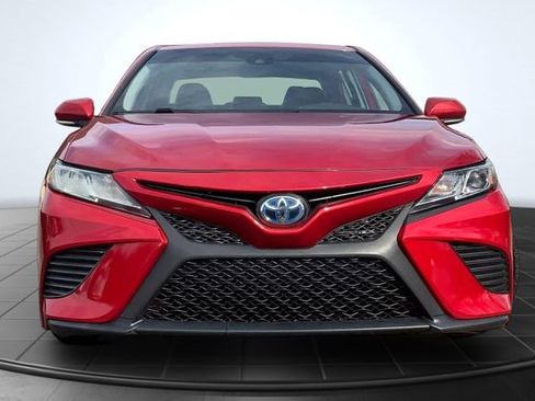 Used 2019 Toyota Camry SE w/ Sunroof Package image 3