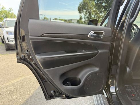 Used 2017 Jeep Grand Cherokee Altitude AWD/4WD image 21