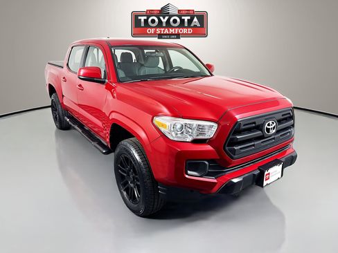 Certified 2017 Toyota Tacoma SR w/ Tow Package image 1