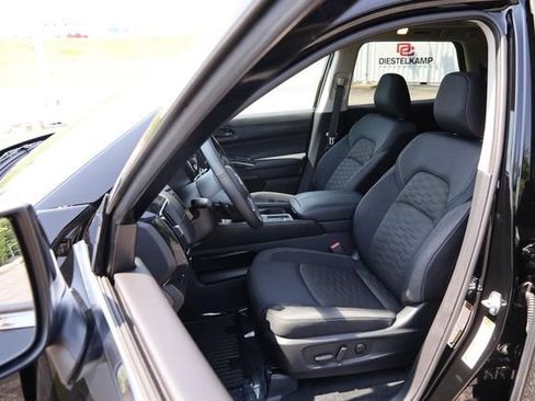 Certified 2025 Nissan Pathfinder SV w/ SV Premium Package FWD image 10