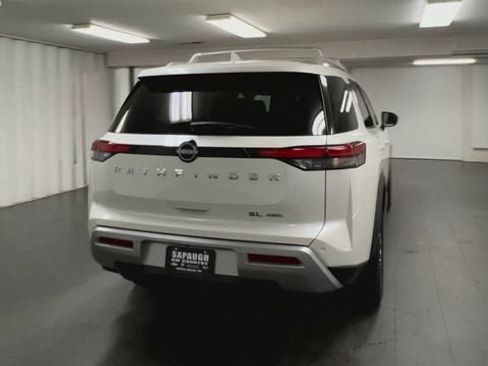 Used 2024 Nissan Pathfinder SL AWD/4WD image 8
