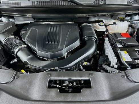 Used 2025 GMC Acadia Elevation image 36