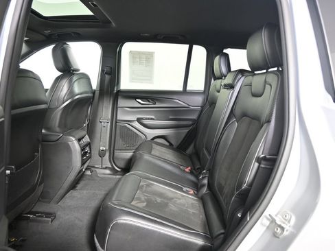 Used 2023 Jeep Grand Cherokee Altitude AWD/4WD image 17