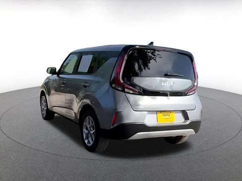 Used 2025 Kia Soul LX w/ LX Technology Package FWD image 11