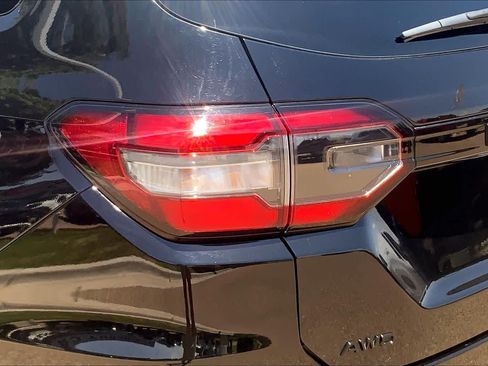 Used 2025 Honda Pilot TrailSport image 29