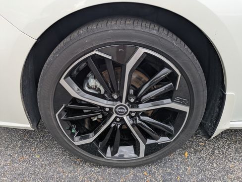 Used 2024 Nissan Altima 2.5 SR w/ SR Premium Package FWD image 11