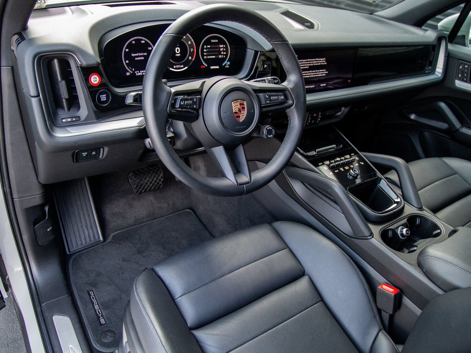 Certified 2026 Porsche Cayenne AWD/4WD image 4