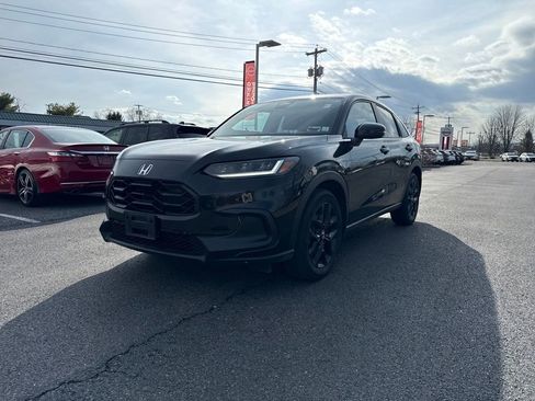 Used 2023 Honda HR-V Sport image 3