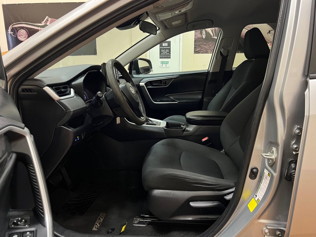 Used 2019 Toyota RAV4 LE FWD image 14