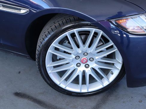 Used 2016 Jaguar XF Prestige image 3