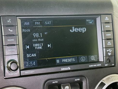 Used 2017 Jeep Wrangler Unlimited Rubicon AWD/4WD image 11