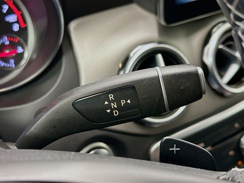 Used 2018 Mercedes-Benz GLA 250 4MATIC w/ Premium Package image 25
