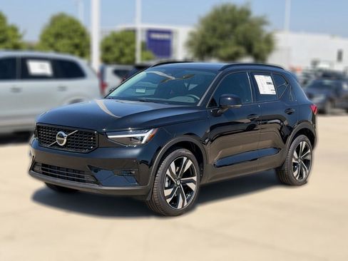 New 2026 Volvo XC40 B5 Plus w/ Climate Package AWD/4WD image 3