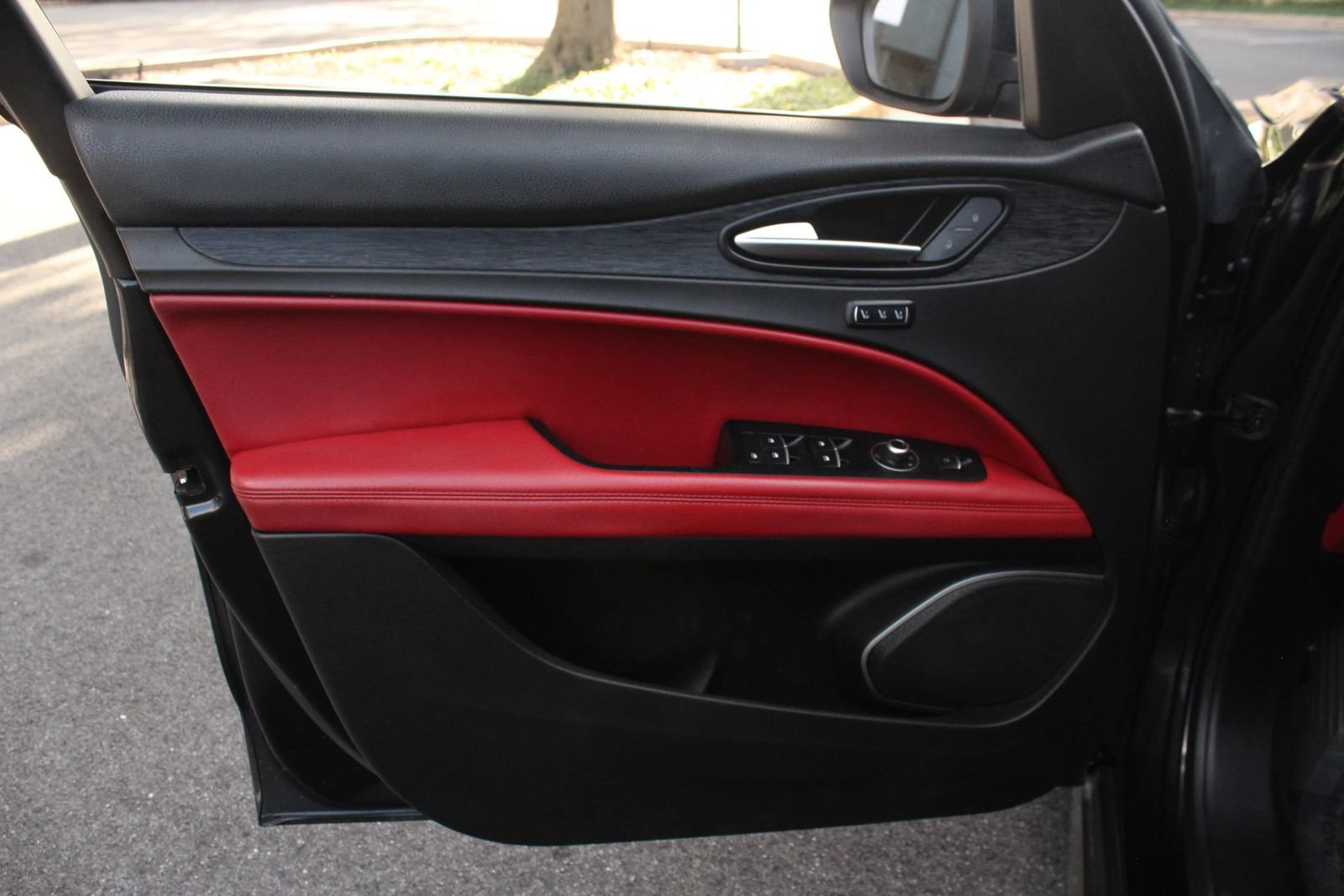 Used 2020 Alfa Romeo Stelvio AWD w/ Cold Weather Package image 15