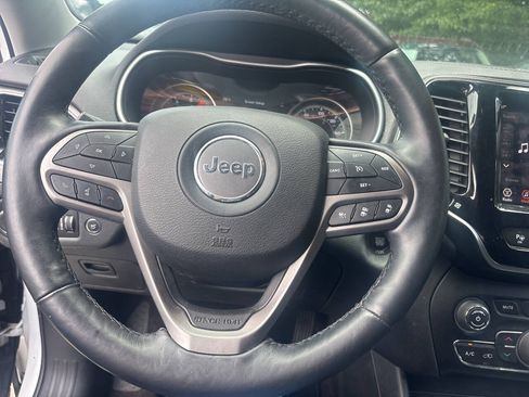 Used 2019 Jeep Cherokee Limited w/ Technology Group AWD/4WD image 10