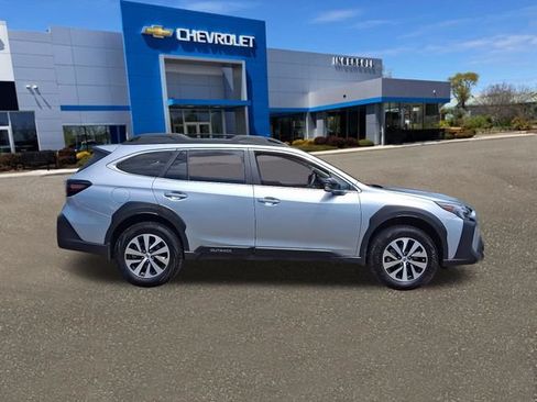 Used 2025 Subaru Outback Premium AWD/4WD image 27