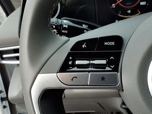 Certified 2025 Hyundai Elantra SEL image 25