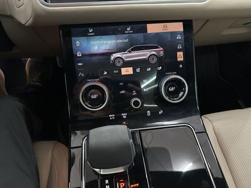 Used 2022 Land Rover Range Rover Velar R-Dynamic S image 18