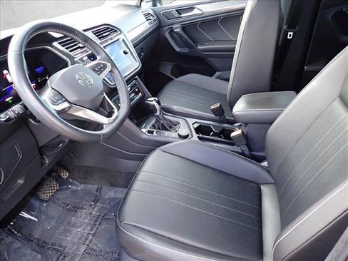 Used 2022 Volkswagen Tiguan SE AWD/4WD image 11