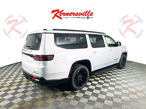 New 2025 Jeep Wagoneer L Series II w/ Premium Group I image 7