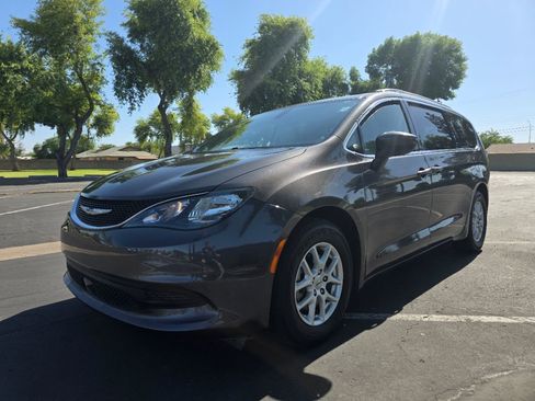 Used 2021 Chrysler Voyager Lxi FWD image 6