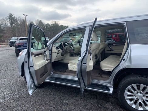 Used 2016 Lexus GX 460 w/ Premium Package image 19
