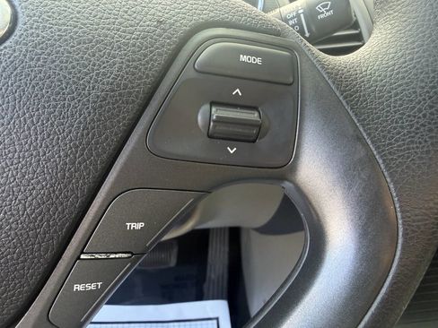 Used 2016 Kia Forte LX image 10