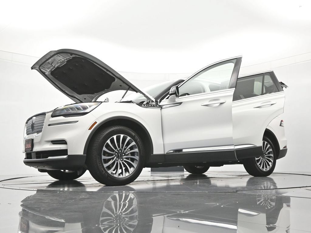 Used 2024 Lincoln Aviator 2WD w/ Premium Package image 50
