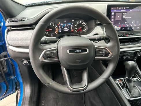 Used 2023 Jeep Compass Sport image 14