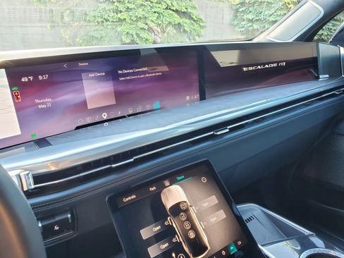 Certified 2025 Cadillac Escalade IQ Sport 2 AWD/4WD image 23