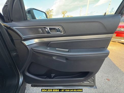 Used 2018 Ford Explorer XLT w/ Equipment Group 202A AWD/4WD image 24