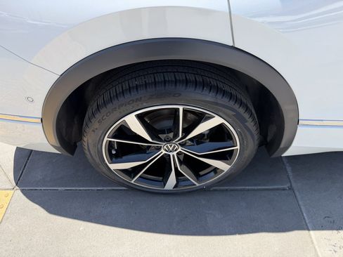Used 2022 Volkswagen Tiguan SEL R-Line AWD/4WD image 15