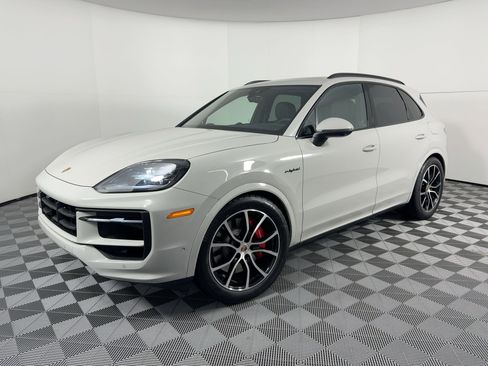 Used 2026 Porsche Cayenne S image 1