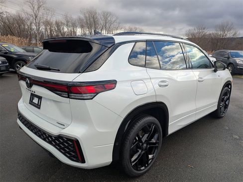 New 2026 Volkswagen Tiguan SE R-Line image 3