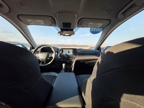 Used 2025 Toyota Camry LE image 32