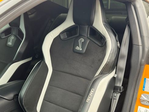 Used 2022 Ford Mustang Shelby GT500 w/ Technology Package image 41