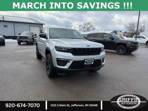 New 2025 Jeep Grand Cherokee Limited w/ Black Appearance Package image 4