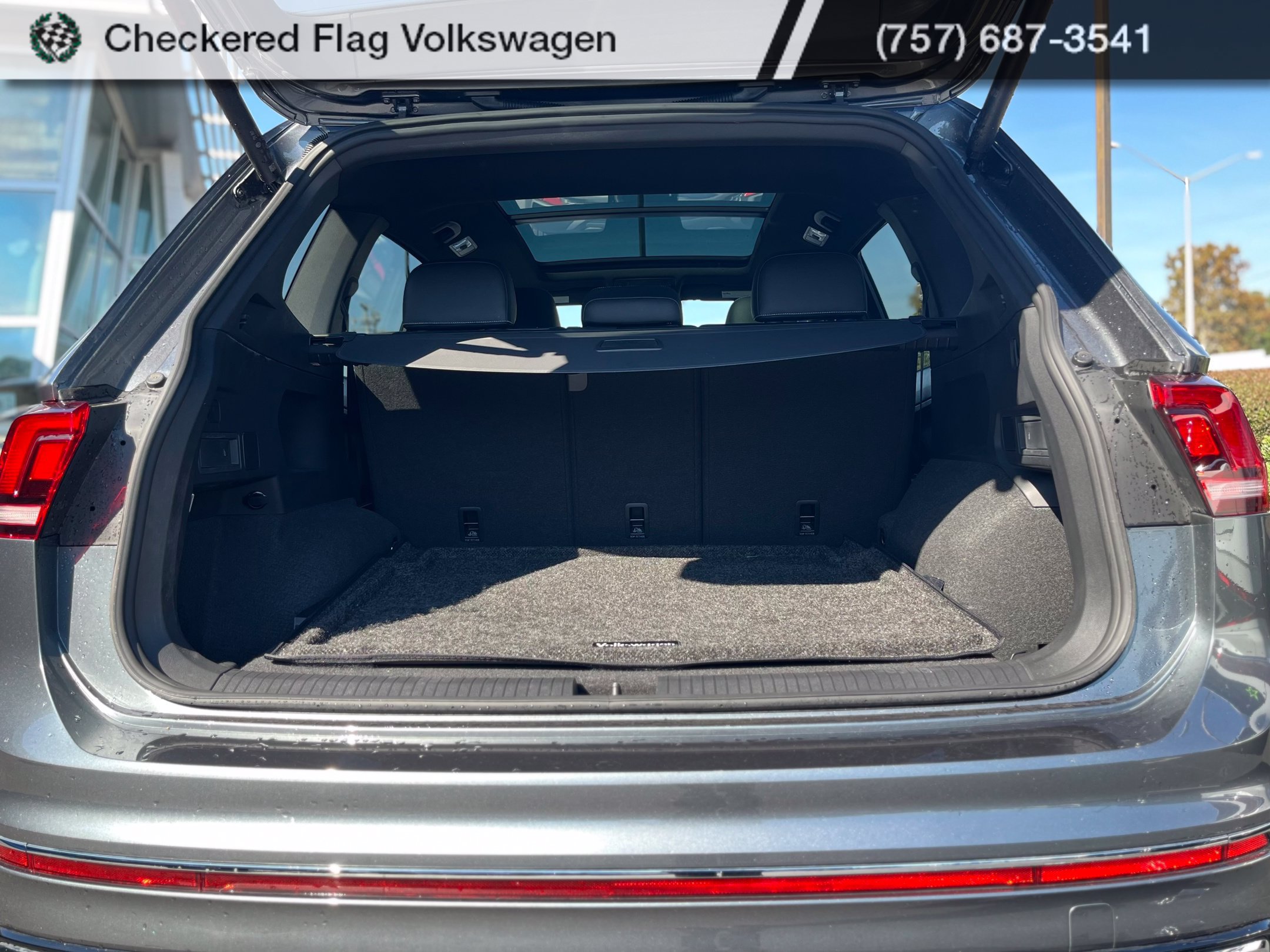 Used 2024 Volkswagen Tiguan SEL R-Line AWD/4WD image 17