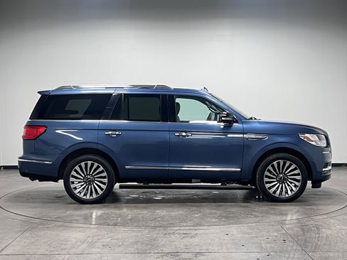 Used 2019 Lincoln Navigator Reserve image 9