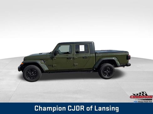 Used 2022 Jeep Gladiator Sport image 4