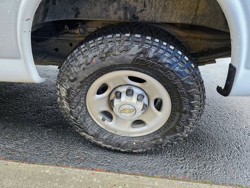 Used 2023 Chevrolet Express 2500 Extended w/ Driver Convenience Package image 8