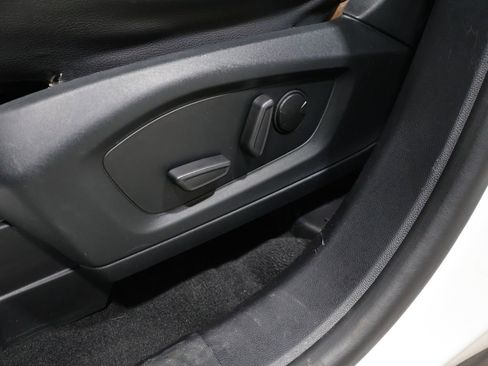 Used 2021 Ford Explorer Limited image 12