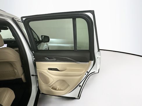 Used 2023 Jeep Grand Cherokee Limited RWD image 31