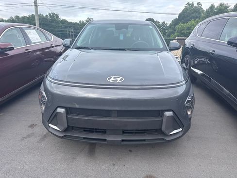 Used 2025 Hyundai Kona SE FWD image 3