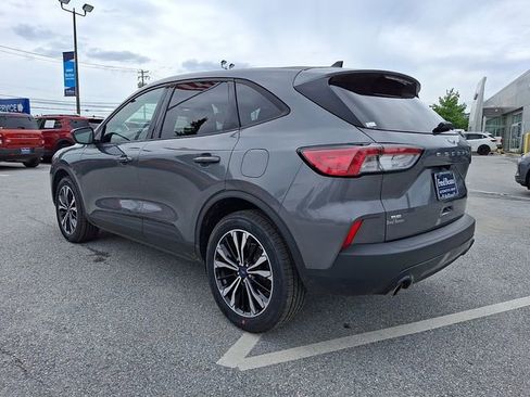Certified 2022 Ford Escape SE w/ SE Sport Appearance Package AWD/4WD image 9