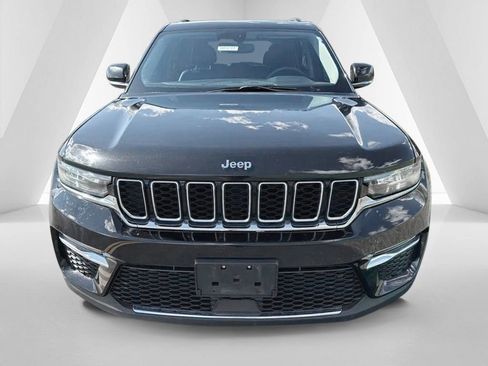 Used 2023 Jeep Grand Cherokee Limited image 2
