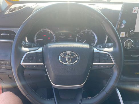 Used 2023 Toyota Highlander XLE FWD image 10