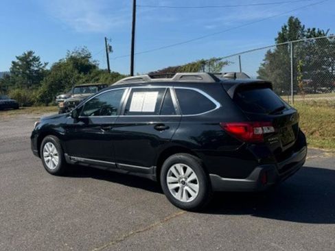 Used 2018 Subaru Outback 2.5i Premium AWD/4WD image 1