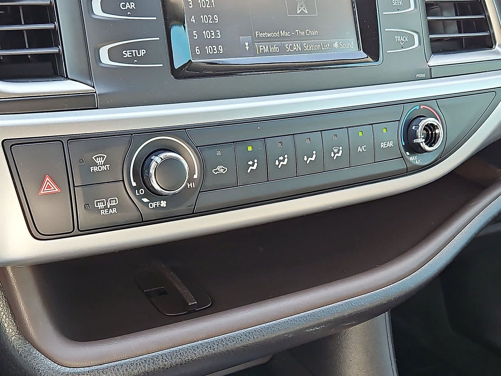 Used 2017 Toyota Highlander LE FWD image 22